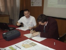Подписване на договор с Tom Van Herck за дистрибуторство на PYTHAGORAS (2002)